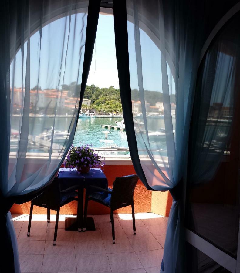 Vila "Mare" Banjol Exterior foto