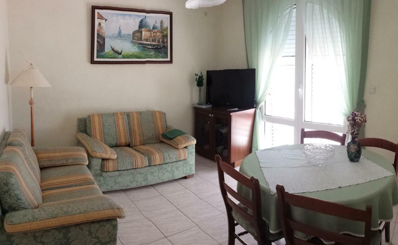 Vila "Mare" Banjol Exterior foto
